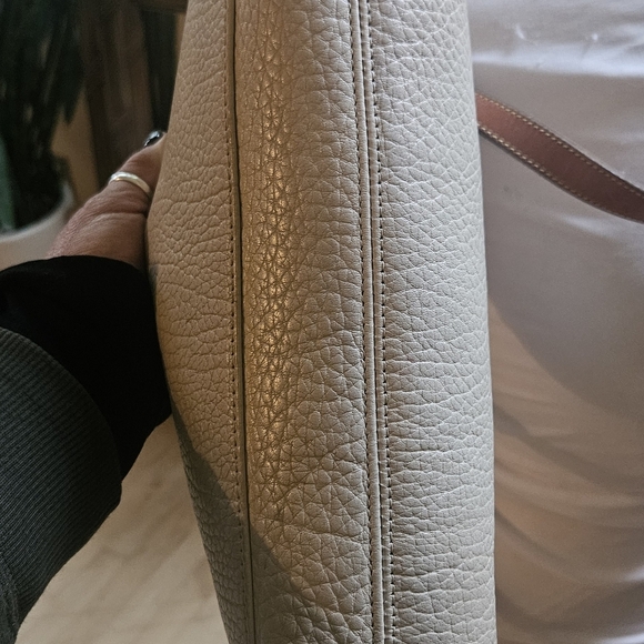 Vintage Dooney & Bourke All Weather Leather Shoulder Bag Brown/Ivory w Bag Charm - Picture 7 of 10